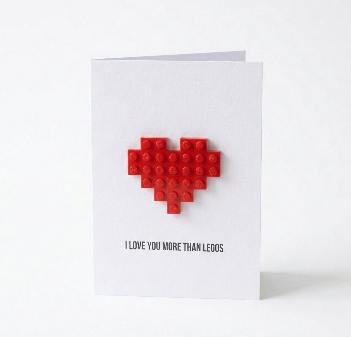 Carte postale Je t'aime plus que LEGO Boutique BRICKS