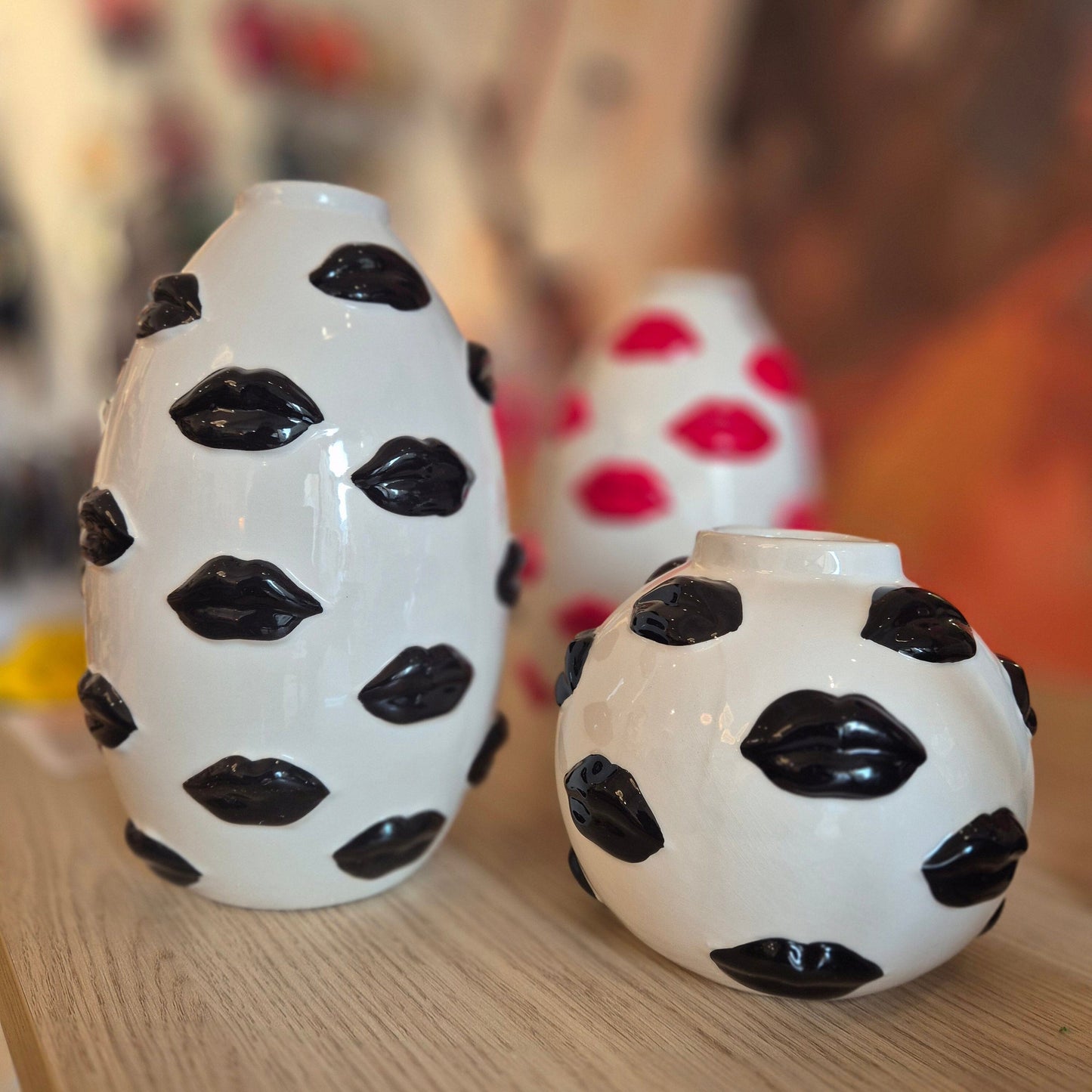 Vase en céramique – Format allongée – Motifs bouches en relief Boutique Blogo